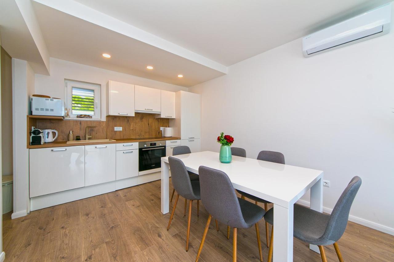 Apartman Macan Brela Exterior photo